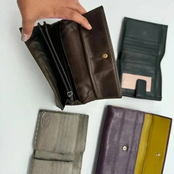 LOT of 4 Pre-loved Wallets Celine, Fendi, Salvatorre Ferragamo -PROJECT - Picture 4 of 17